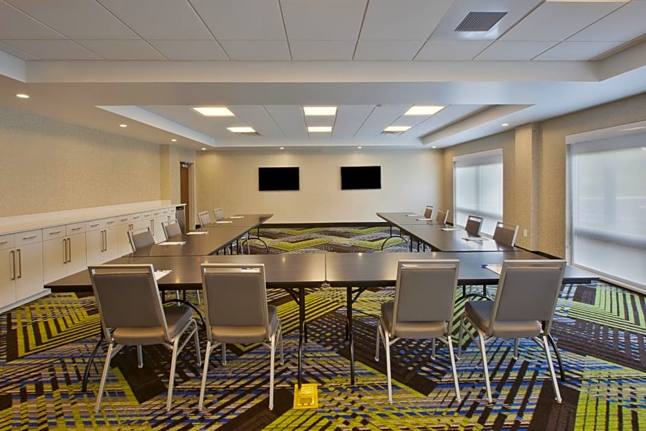 Holiday Inn Express and Suites South Hill By IHG