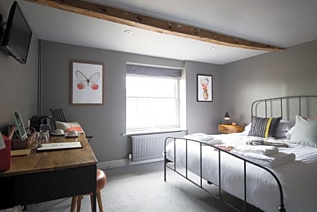 Deluxe Double Room with Shower