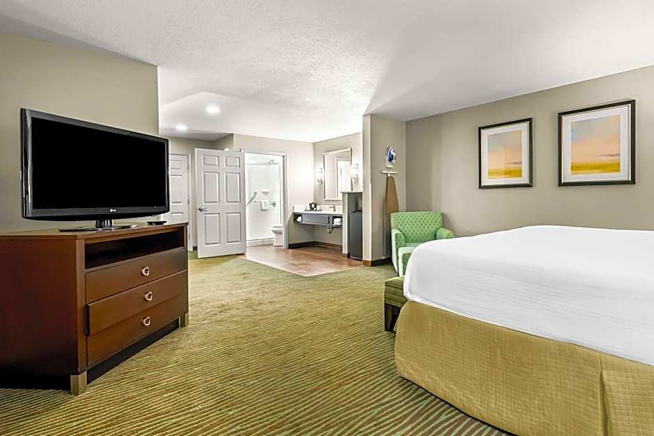 Photo 1 of 6 of Deluxe 1 King Bed, Nonsmoking