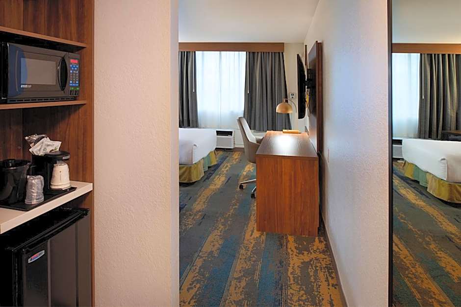La Quinta Inn & Suites by Wyndham Seattle Sea-Tac Airport