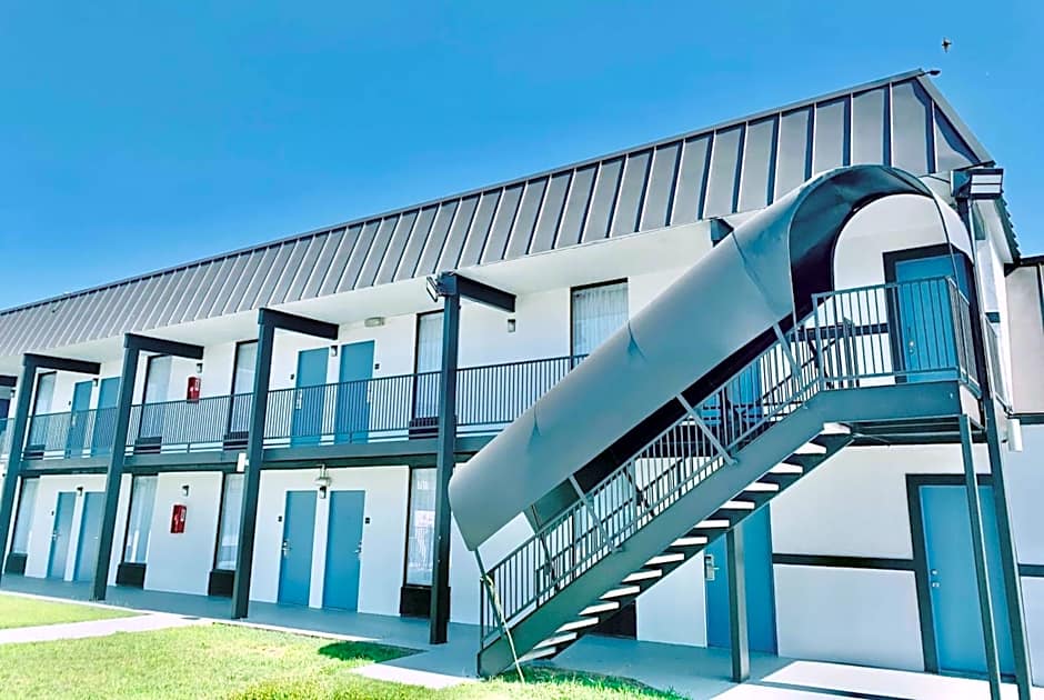 Days Inn by Wyndham Burleson Ft. Worth