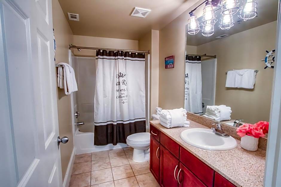 Laketown Wharf 1035 By Aneliya