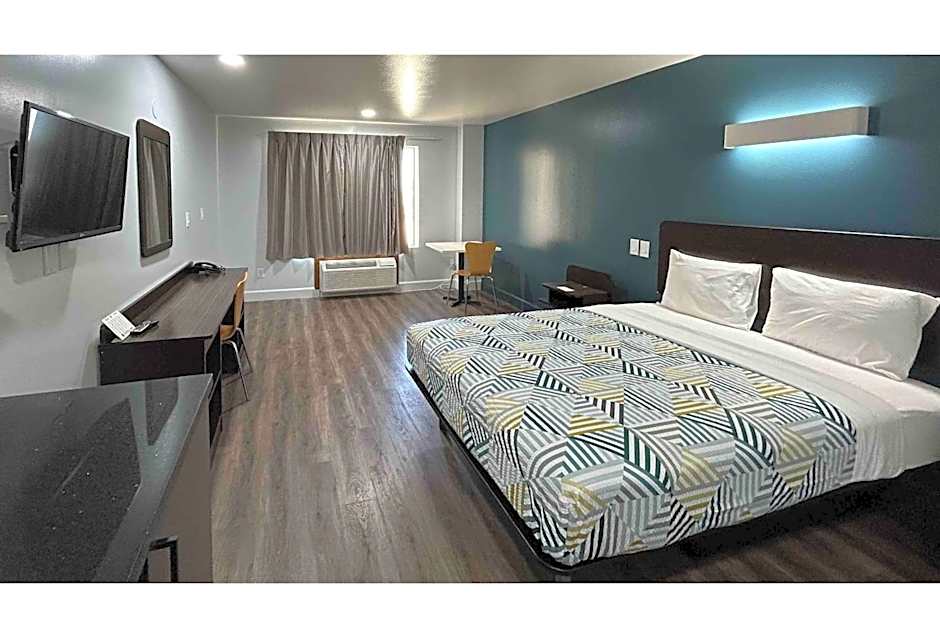 Studio 6 Suites Hesperia, CA West Main Street I 15