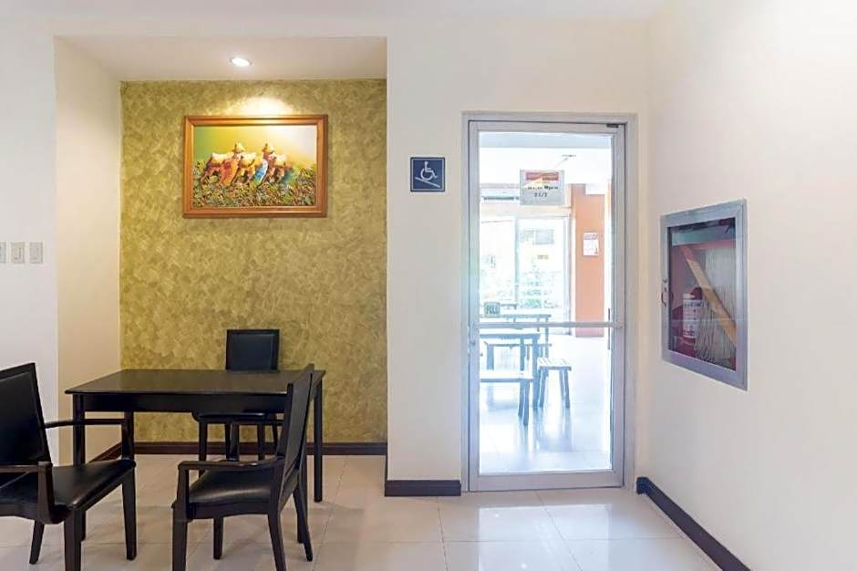 OYO 187 The Maxwell Hotel