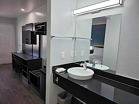 Double Room - Disability Access - Roll In Shower
