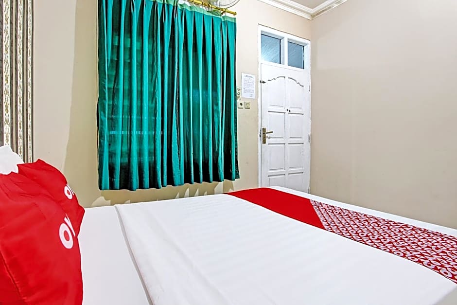 OYO 92287 Hotel Aji Mantoro