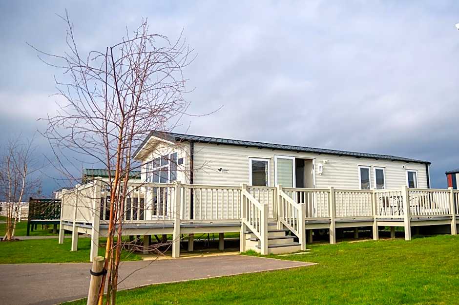 64 lancaster The lazy willow 3 bedroom hot tub caravan tattershall lakes