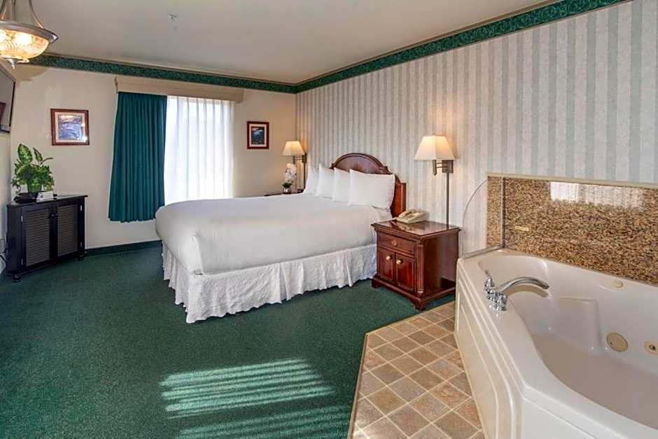 Photo 1 of 5 of 1 Queen Bed Suite, Jetted Tub, No Pets