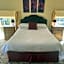 Tontine Hotel & Bar