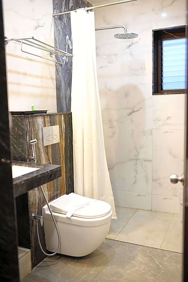 Hotel Saratharajans