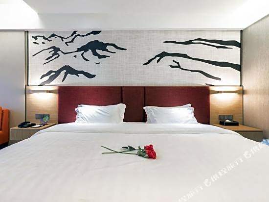 Ice Flower Hotel