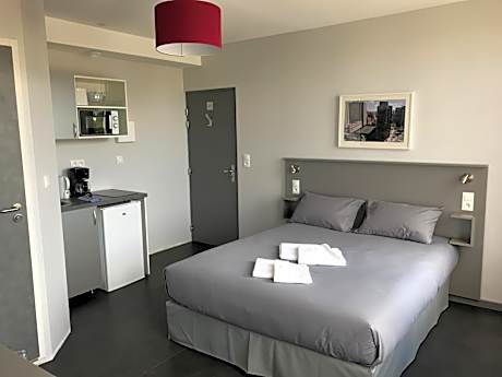 Deluxe Studio