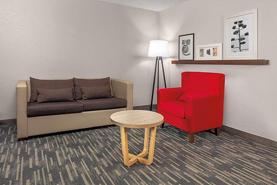 Wingate by Wyndham Lincoln Airport East I-80