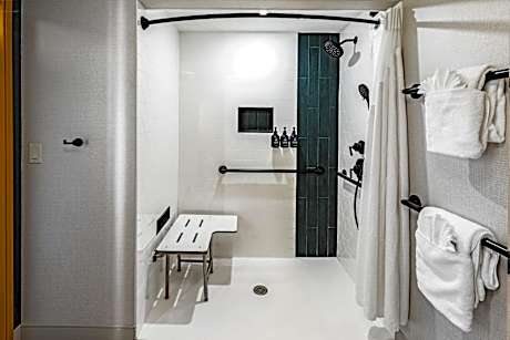 King Suite with Hearing Accessible Roll In Shower - Non-Smoking