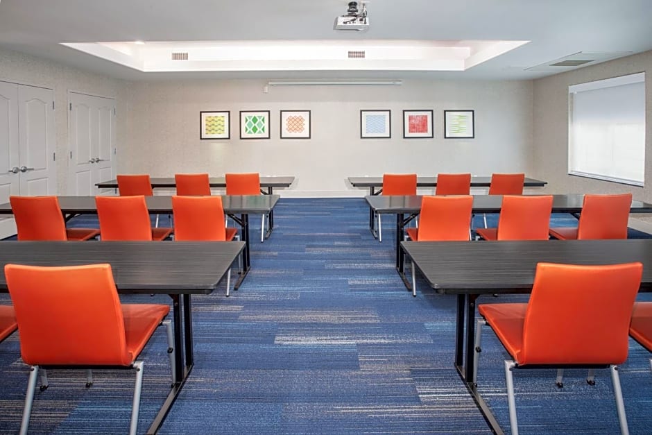 Holiday Inn Express & Suites Yosemite Park Area By IHG
