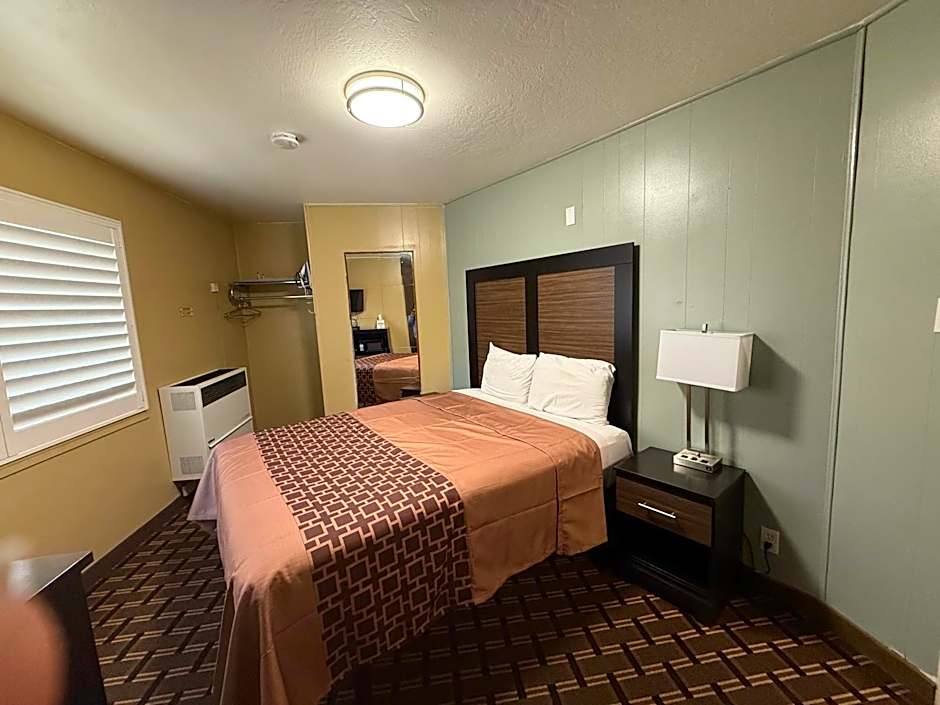 Pinewood Inn