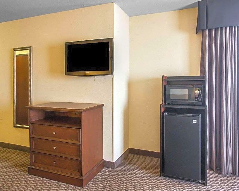 Comfort Inn & Suites Madisonville