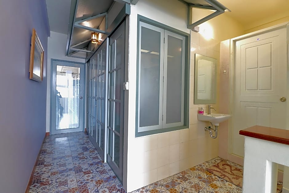 OYO 872 Saen Sabai Hostel