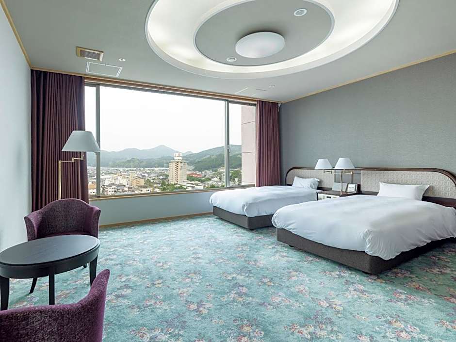 Photo 1 of 6 of Suite