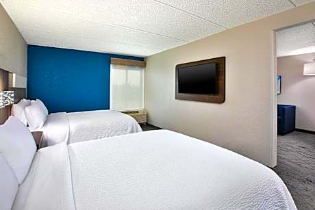 Queen Suite with Mobility Accessible Tub - Non-Smoking