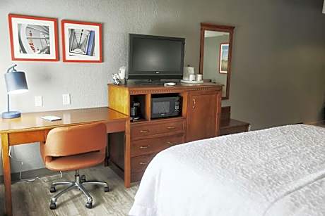 King Room with King Bed - Non-Smoking