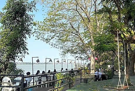 Pilgrims Kitchen & Inn