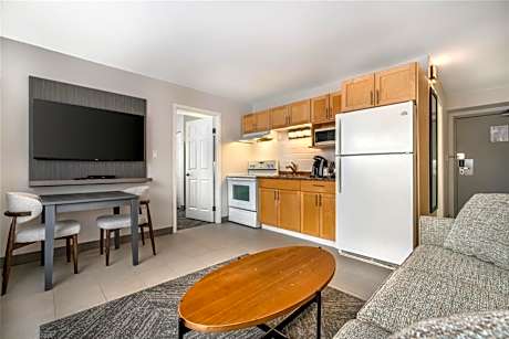 One-Bedroom Queen Suite with Sofa Bed and Full Kitchen - Non-Smoking
