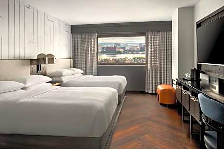 Guest room, 2 Queen, Charles River view (Mobility Accessible w/ Roll-in Shower)
