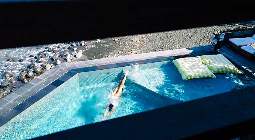 Bombora Medewi Wavelodge