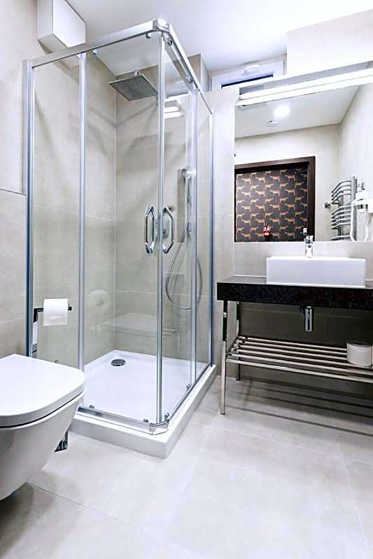 Forrest Apartments & Hostel