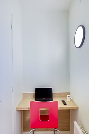 Triple Room (1 Double Bed + 1 Single Bed)