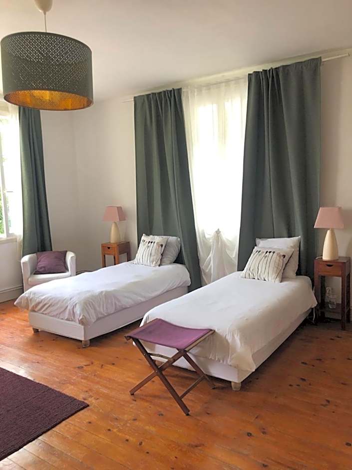 Chambres d'Hôtes L'Ostal de Pombonne