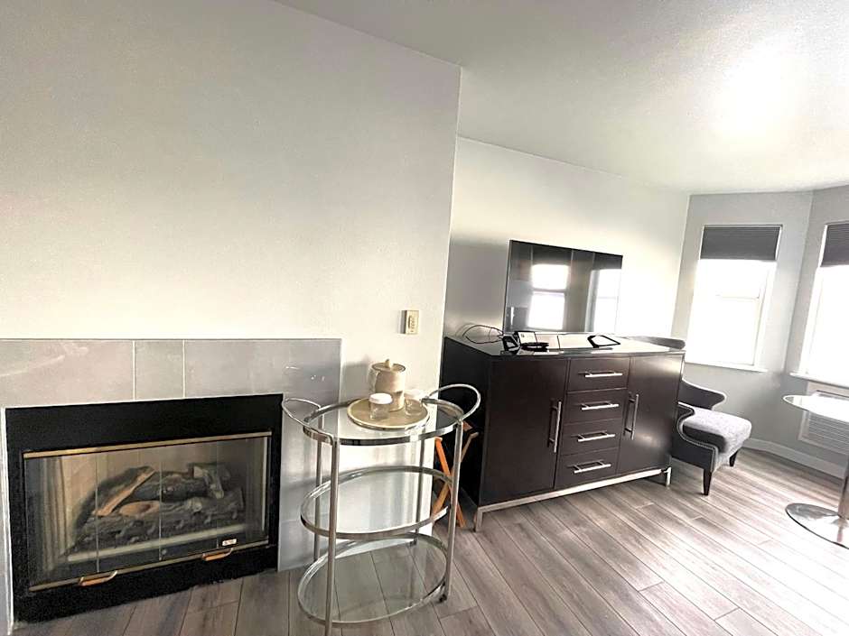 Tides Inn & Suites