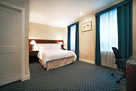 City View - 1 Queen Bed