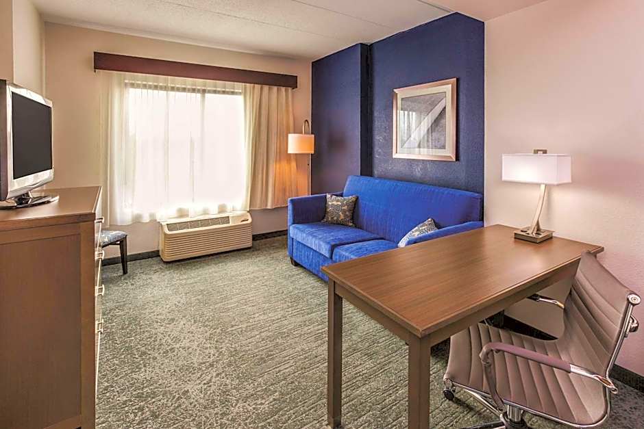 La Quinta Inn & Suites by Wyndham Philadelphia Airport
