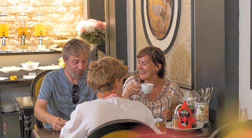 Hanoi House Hotel & Travel