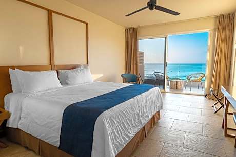 Premium Concept King Room with Roll In Shower and Ocean View - Mobility Accessible/Non-Smoking