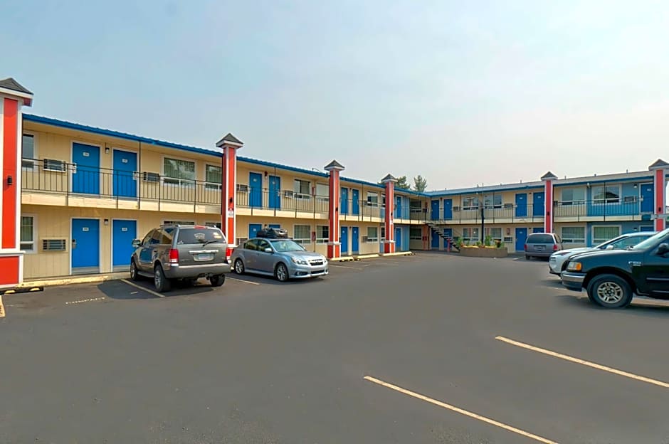 Studio 6 Suites - Albany, OR