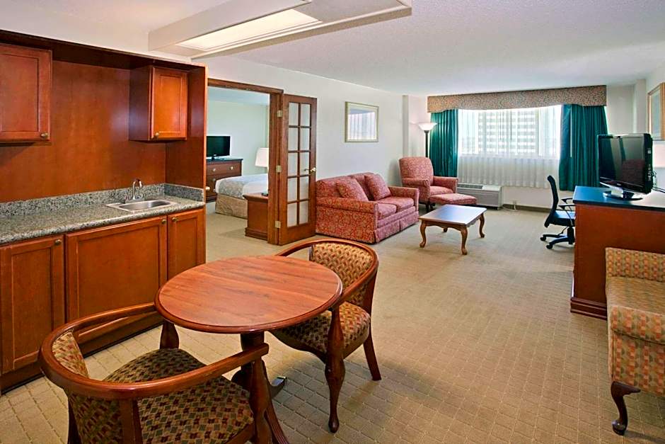 La Quinta Inn & Suites by Wyndham Downtown Conference Center