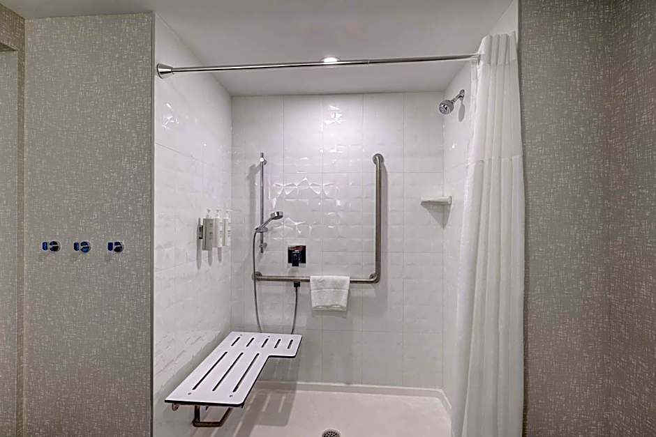 Hampton Inn By Hilton & Suites Burlington, Ontario