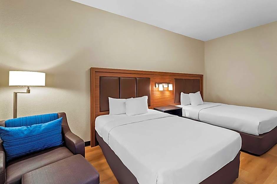 Days Inn & Suites by Wyndham Fort Myers Near JetBlue Park