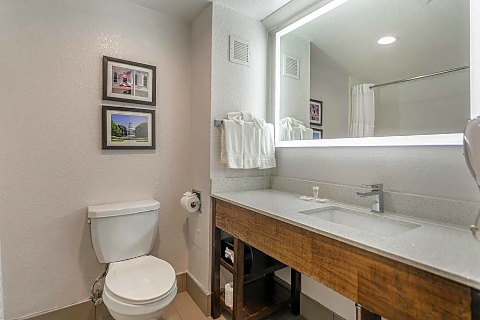 Comfort Suites Downtown Sacramento
