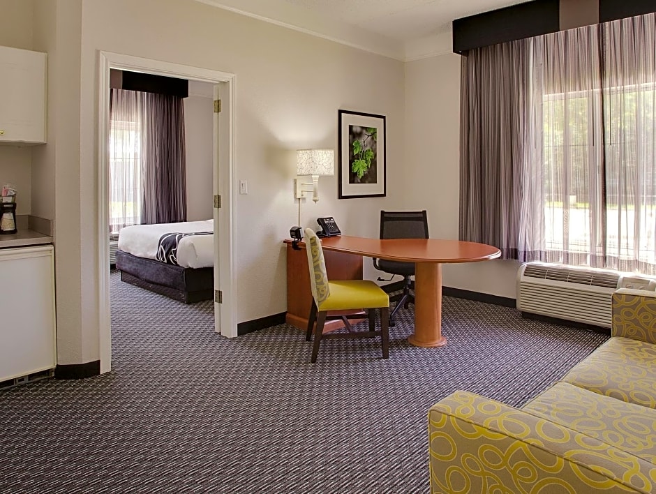 La Quinta Inn & Suites by Wyndham Houston West Park 10