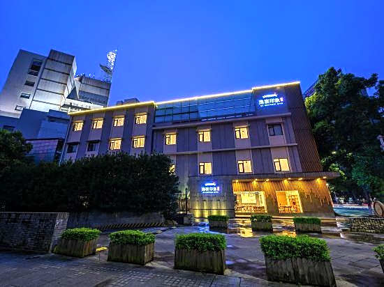 Yisu Impression Hotel (Ningbo Tianyi Square chenghuangmiao station)