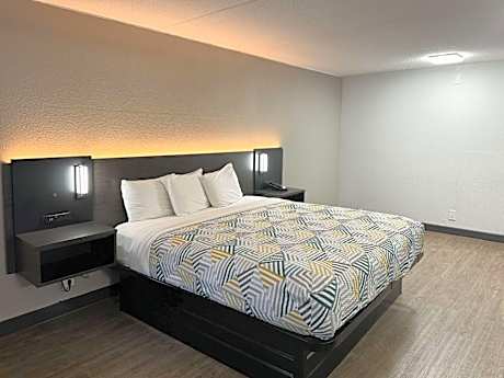 King Room - Non-Smoking