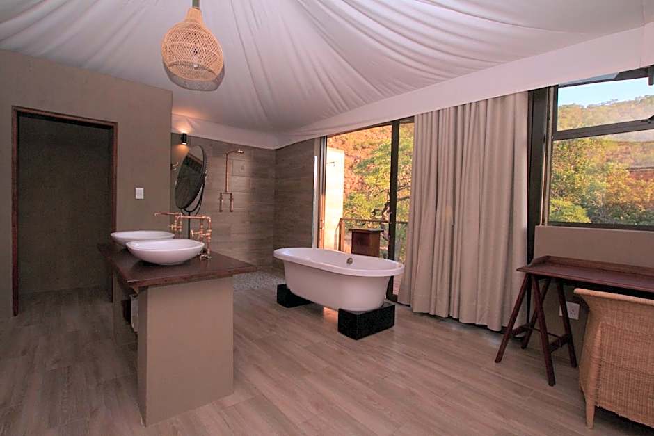 Inzalo Safari Lodge