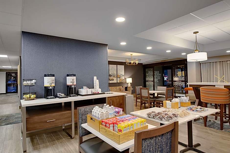 Hampton Inn By Hilton Birmingham-Colonnade 280