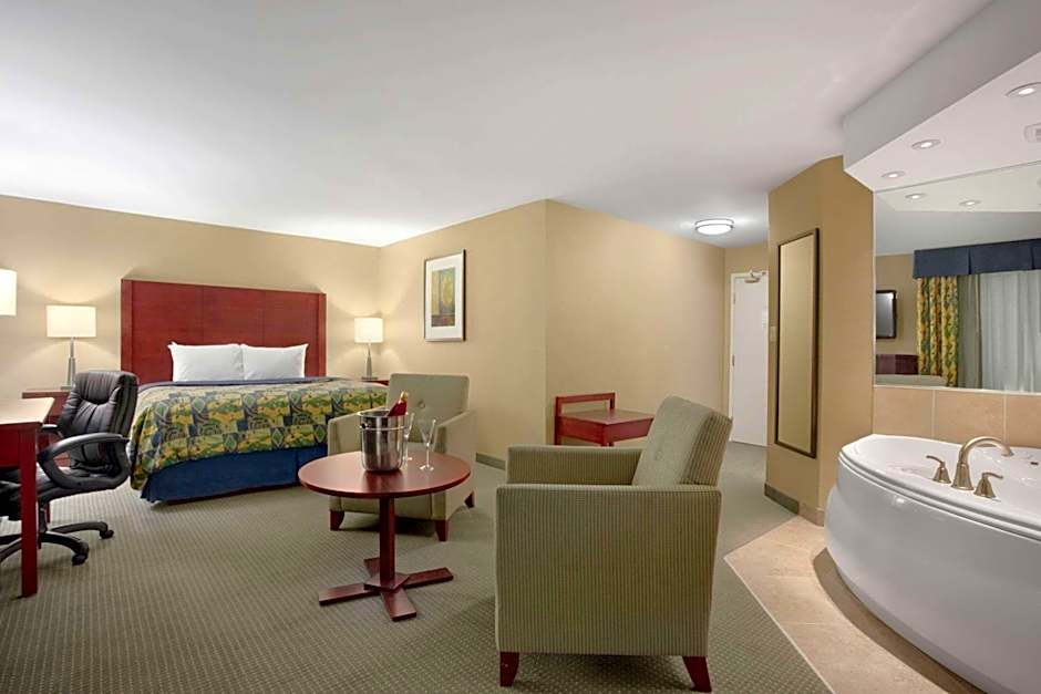 Travelodge by Wyndham Oshawa Whitby