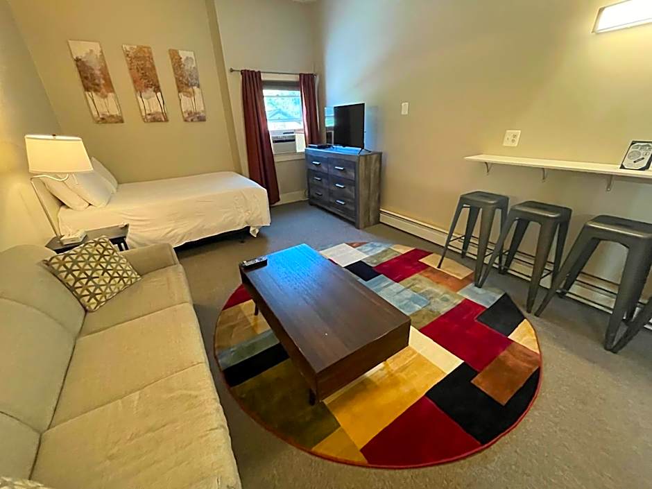 Photo 1 of 10 of Studio 1 Queen Bed