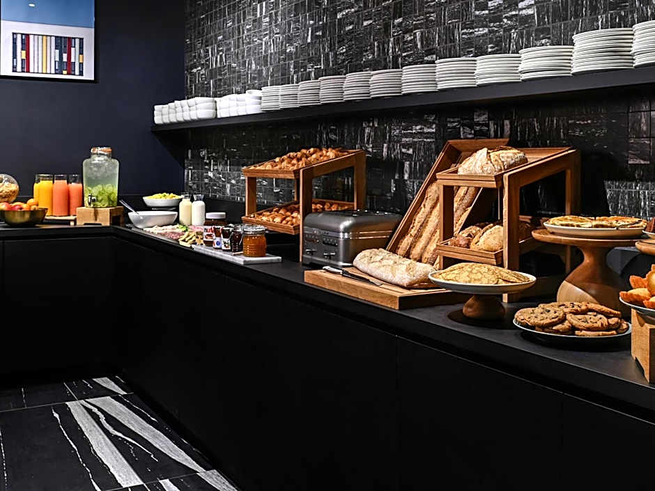 Tribe Paris La Defense Esplanade